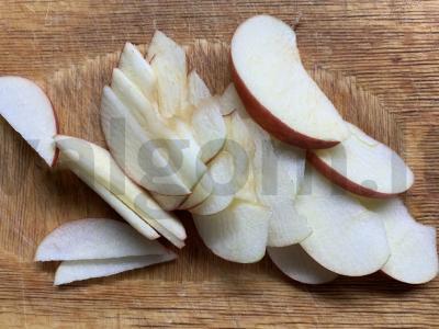 Sluoksniuotos rožės su obuoliais Žingsnis 2