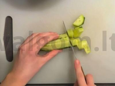 Graikiškas salotas su rugine duona Žingsnis 1