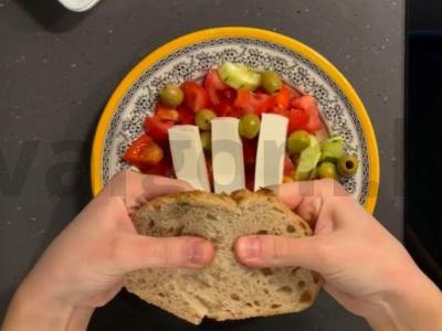 Graikiškas salotas su rugine duona Žingsnis 6