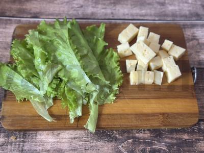 Užkandžių šašlykai su salotomis ir vyšniniais pomidorais Žingsnis 1