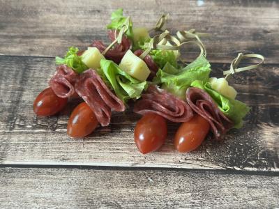 Užkandžių šašlykai su salotomis ir vyšniniais pomidorais Žingsnis 3