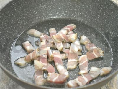 Bulvės keptos su svogūnais ir šonine Žingsnis 2