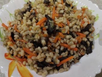 Skani vegetariška perlinių kruopų košė su voveraitėmis pagrindine nuotrauka