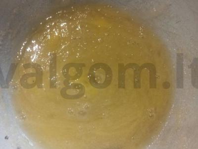 Riešutai su virta saldžia grietinėle Žingsnis 1