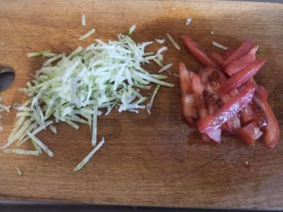 Salotas su ridikėliais ir pomidorais Žingsnis 1