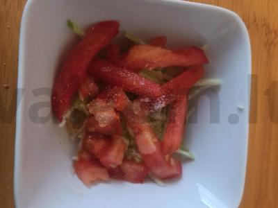 Salotas su ridikėliais ir pomidorais Žingsnis 2