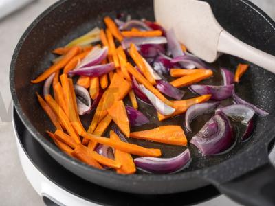 Troškinys su baklažanais ir džiovintais abrikosais Žingsnis 2