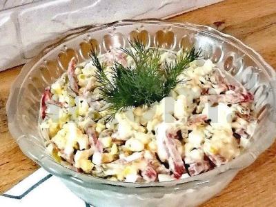 Salotas su dešra ir kukurūzais pagrindine nuotrauka