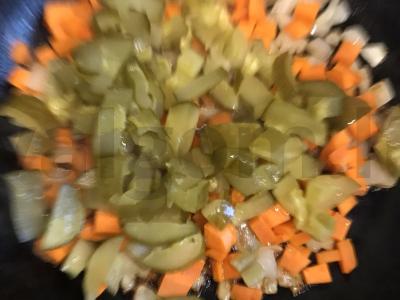 Sriuba „Soljanka“ su perlinėmis kruopomis ir jautiena Žingsnis 6