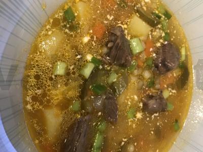 Sriuba „Soljanka“ su perlinėmis kruopomis ir jautiena pagrindine nuotrauka