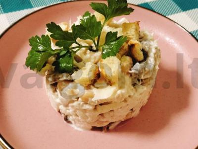 Greitas vištienos salotas su baltais pupelėmis pagrindine nuotrauka