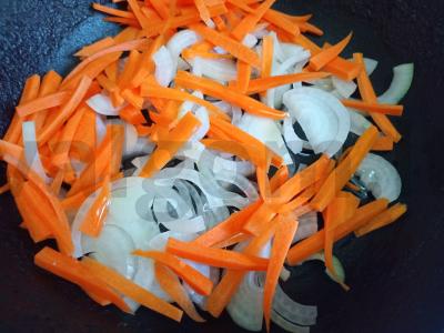 Bulguras su vištienos širdelėmis ir česnaku Žingsnis 1