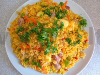 Bulguras su vištienos širdelėmis ir česnaku pagrindine nuotrauka