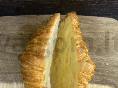 Kruasanas su kumpiu, sūriu ir korėjietiška morkų salota Žingsnis 1