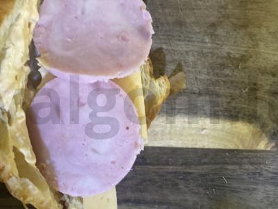 Kruasanas su kumpiu, sūriu ir korėjietiška morkų salota Žingsnis 3