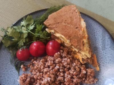 Kepenčių tortas su prieskoniais ir česnaku pagrindine nuotrauka