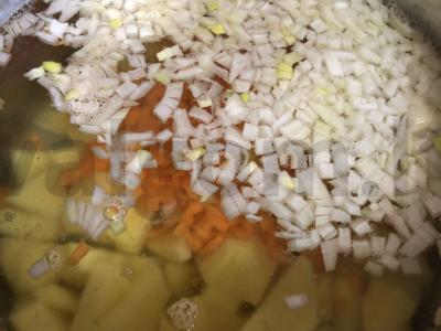 Žuvies sriuba su jūros gėrybėmis Žingsnis 3