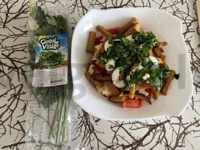 Salotas „Minutka“ su ruginių sausainių pagrindine nuotrauka