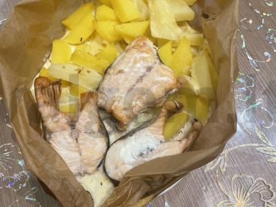 Lašiša su bulvėmis orkaitėje pagrindine nuotrauka