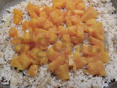 Skani ryžių košė su moliūgu ir česnaku Žingsnis 4