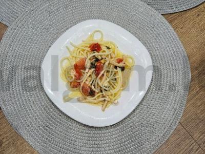 Spagečiai su jūros gėrybėmis grietinėlės padaže Žingsnis 6