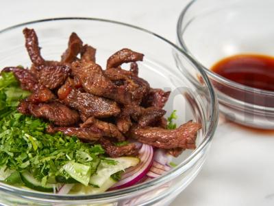 Tailandietiška salotų su jautiena Žingsnis 5