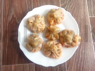 Mantai su pomidorais ir sūriu pagrindine nuotrauka