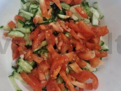 Daržovių, korėjietiškų morkų ir salchichon dešros salotas Žingsnis 3