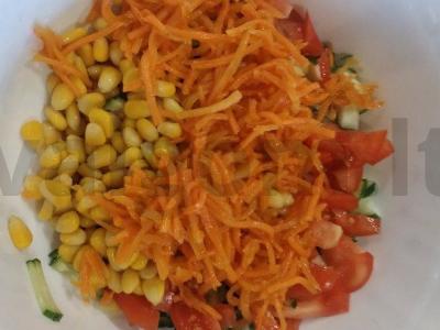 Daržovių, korėjietiškų morkų ir salchichon dešros salotas Žingsnis 5