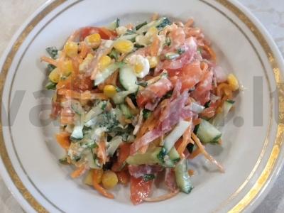 Daržovių, korėjietiškų morkų ir salchichon dešros salotas pagrindine nuotrauka