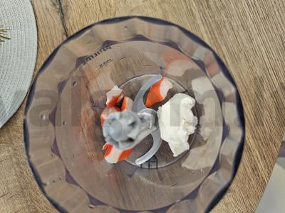 Tartaletės su varškės sūriu, krabų lazdelėmis ir agurkais Žingsnis 1