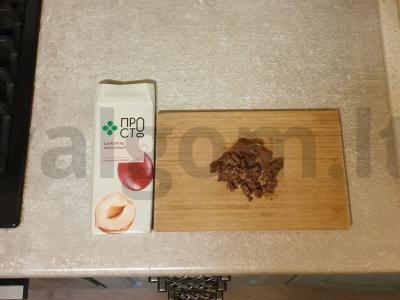 Pyragėliai su slyvomis ir šokoladu Žingsnis 2