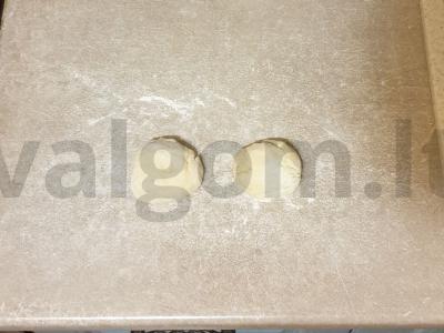 Pyragėliai su slyvomis ir šokoladu Žingsnis 4