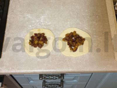 Pyragėliai su slyvomis ir šokoladu Žingsnis 5