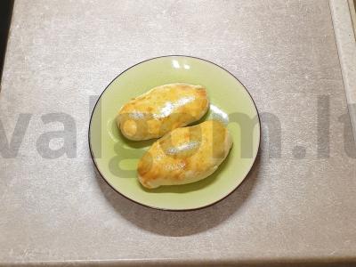 Pyragėliai su slyvomis ir šokoladu pagrindine nuotrauka