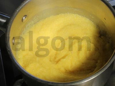 Polentos aranciniai su bekonu, grybais ir grybų padažu Žingsnis 1