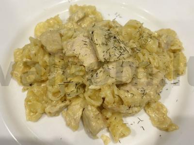 Makaronai su vištiena ir sūriu pagrindine nuotrauka