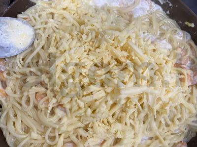 Makaronai su krevetėmis, sūriu ir grietinėlėmis Žingsnis 9