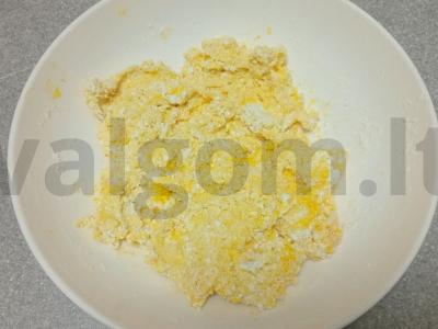 Sūrio bandelė su bekonu, kiaušiniu ir keptu sūriu Žingsnis 4