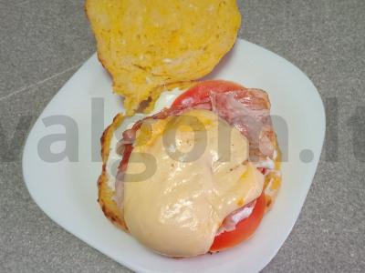 Sūrio bandelė su bekonu, kiaušiniu ir keptu sūriu Žingsnis 12