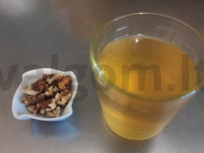 Namų kvasas su mėtomis ir obuolių sultimis pagrindine nuotrauka