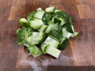 Daržovių salotas su džiovintais vaisiais ir alyvuogėmis Žingsnis 2