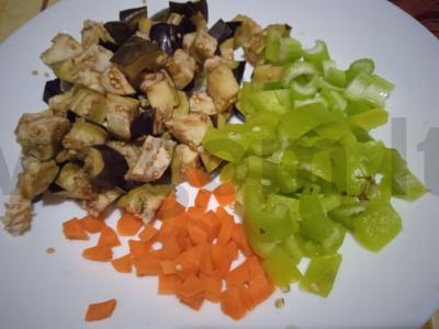 Makaronai su daržovėmis ir itališkais prieskoniais keptuvėje Žingsnis 1