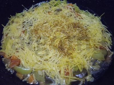 Makaronai su daržovėmis ir itališkais prieskoniais keptuvėje Žingsnis 5