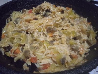 Makaronai su daržovėmis ir itališkais prieskoniais keptuvėje Žingsnis 6