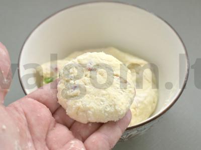 Varškės sūreliai su cukatais keptuvėje Žingsnis 3