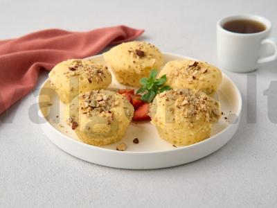 Mikrobangų krosnelėje kepti keksiukai su saldžiuoju pienu pagrindine nuotrauka