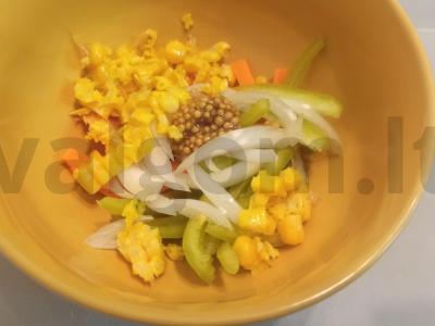 Salotas su grūdėta garstyčia ir kukurūzais Žingsnis 3