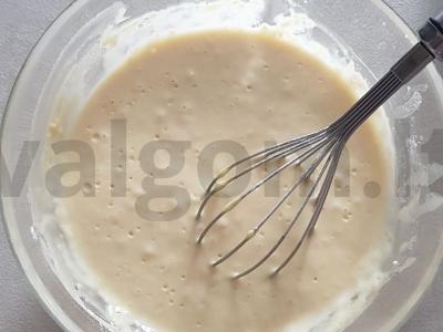 Ornamentiniai blynai su pienu Žingsnis 1