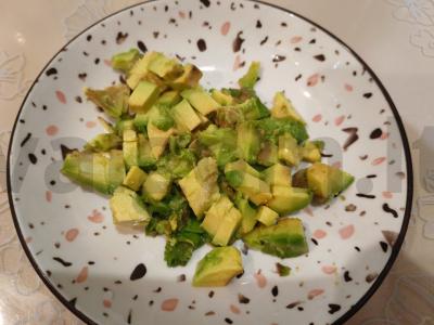 Sushi tortas su upėtakiu, avokadu ir varškės sūriu Žingsnis 13